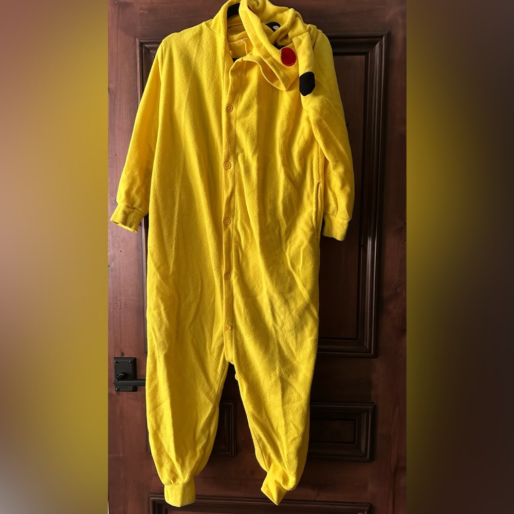 POKÉMON PIKACHU Kids Child’s Large Yellow Fuzzy Costume Face Hood & Tail